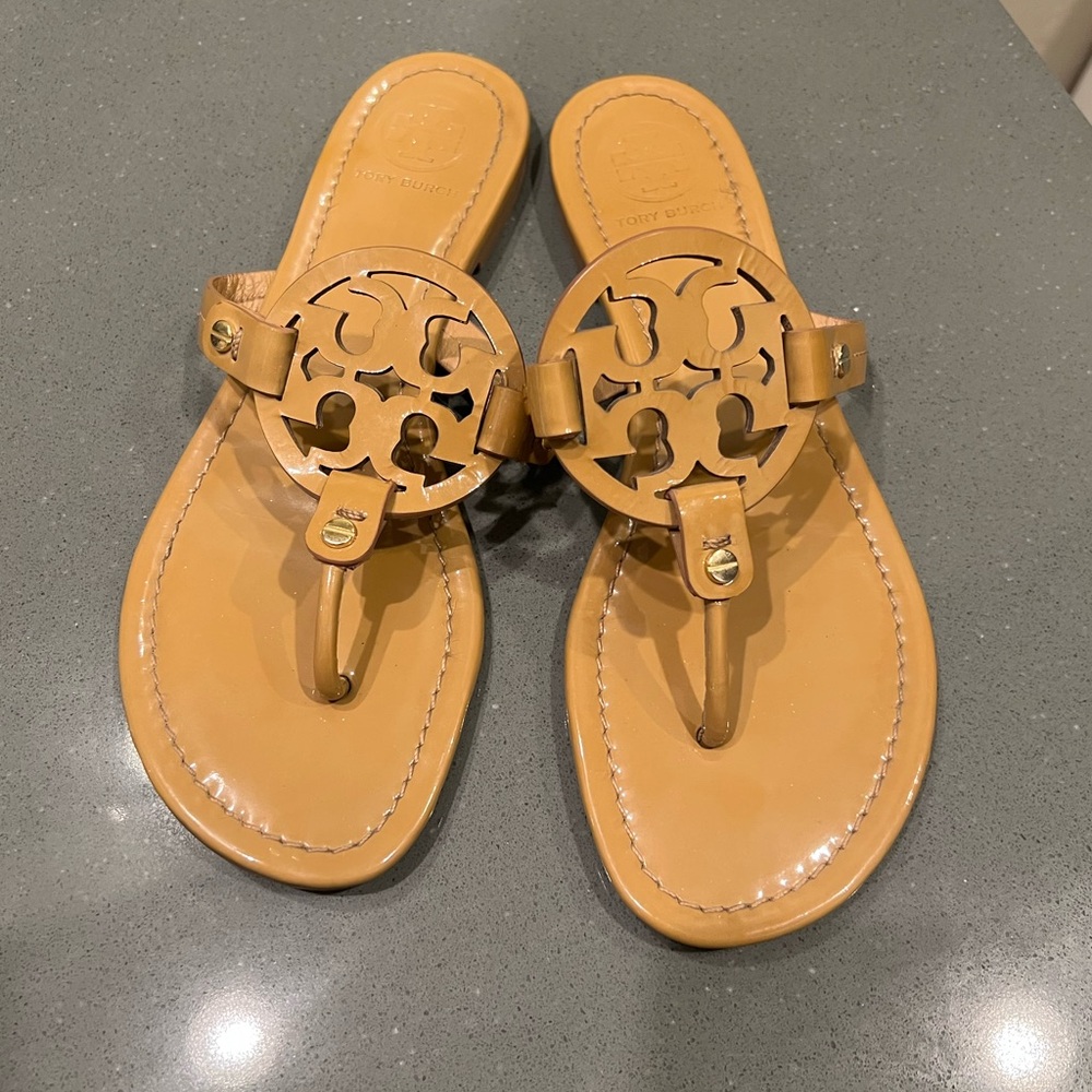**EXCELLENT LIKE NEW Tory Burch Miller Patent Tan Beige Sandals - Sz 8 1/2